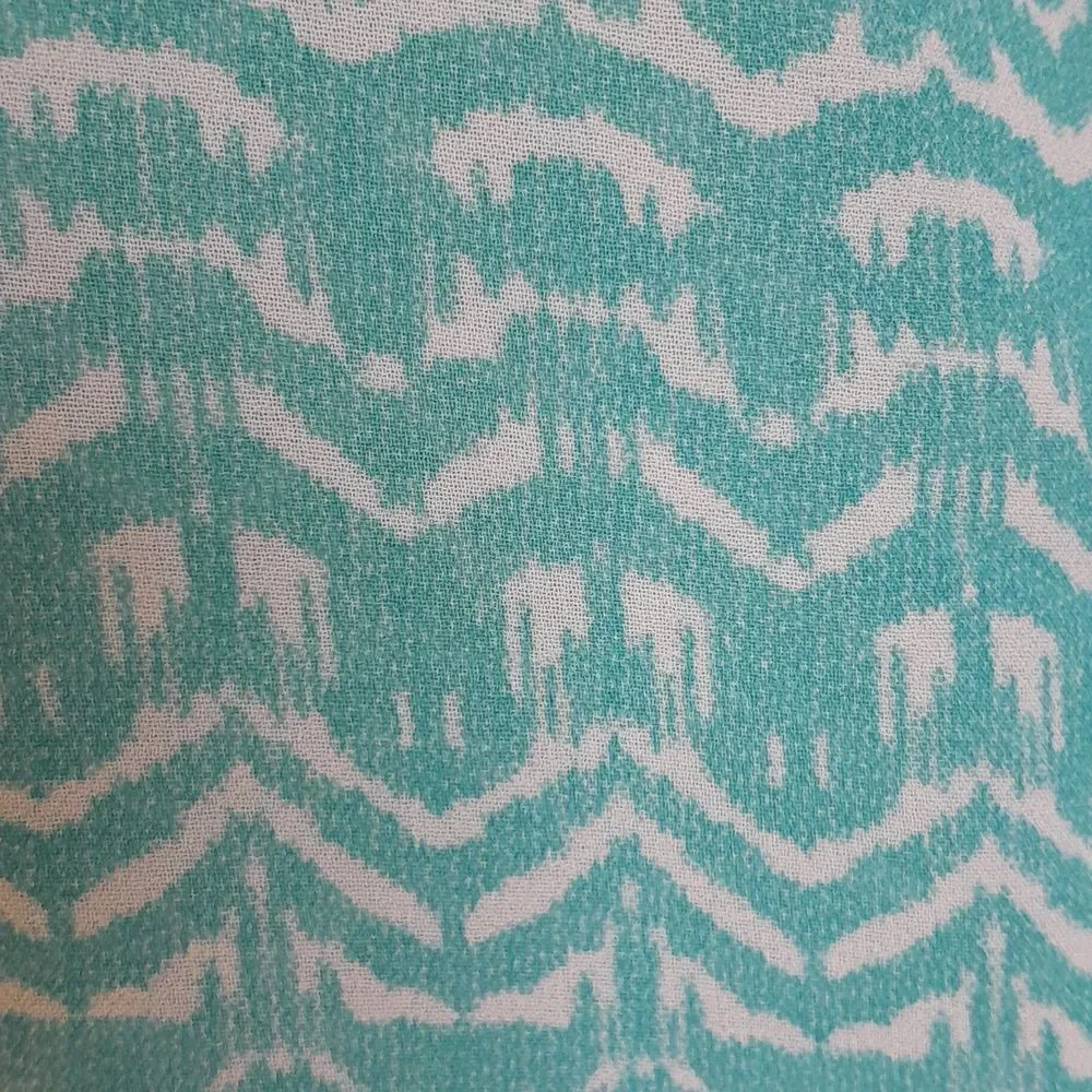 Torrid Ikat Print Open Back Blouse...EUC..Size 5 - Picture 5 of 5